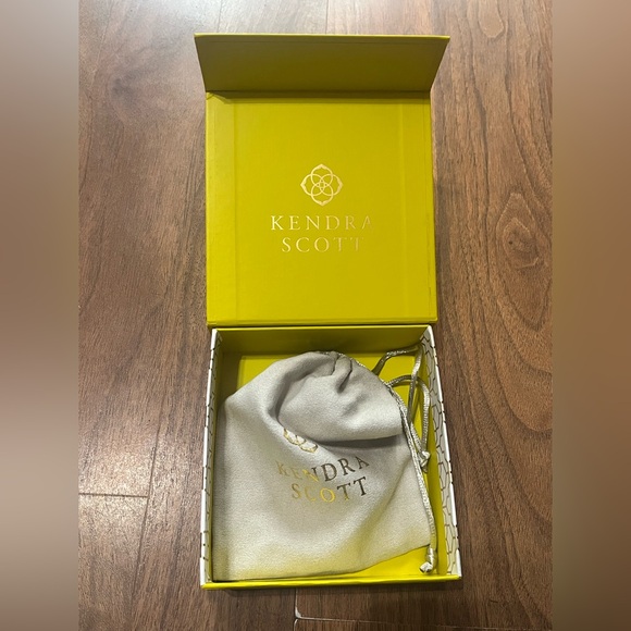 Kendra Scott Jewelry - 👝Empty Kendra Scott Box with empty Pouch 👝